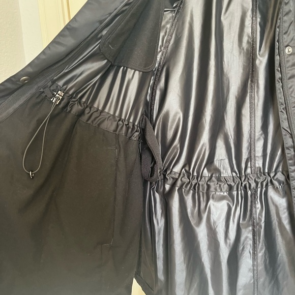 Lululemon Wanderful Hooded Capelet Raincoat Poncho Jacket Black Satin S/M - Picture 8 of 9